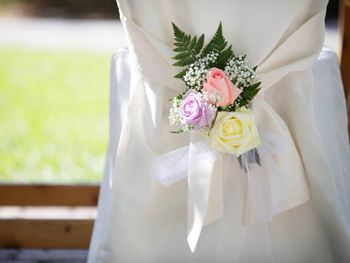 Flores en vestido de novia
